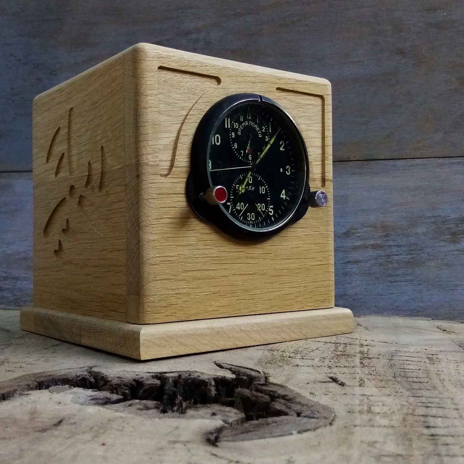 Часы деревянные подарочные авиационные на заказ