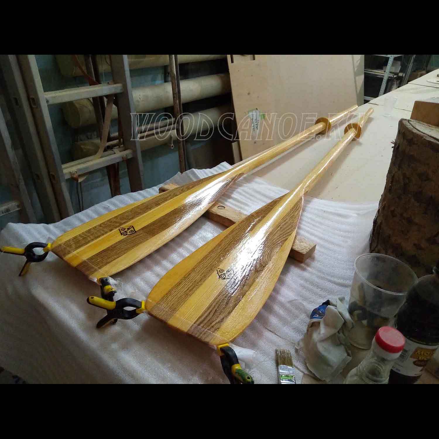 Полоски на веслах для лодки из дерева